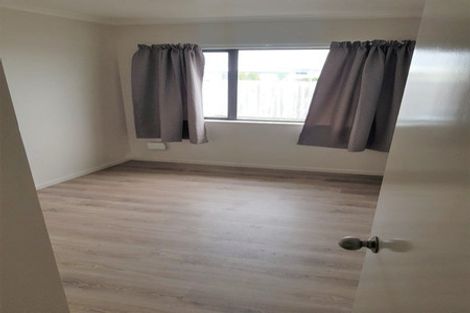 Photo of property in 13/12a Tironui Station Road East, Papakura, 2112