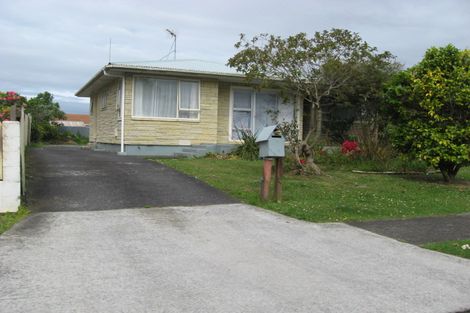 Photo of property in 56 Convair Crescent, Mangere, Auckland, 2022