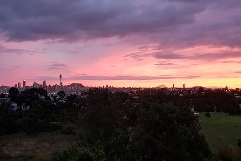 Photo of property in 85 Exmouth Road, Northcote, Auckland, 0627