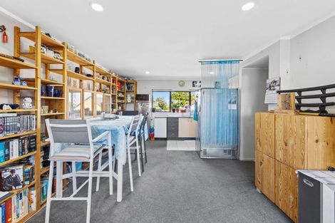 Photo of property in 28 Kevale Place, Manurewa, Auckland, 2102