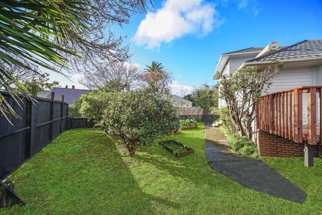 Photo of property in 32 Essex Street, Te Atatu South, Auckland, 0610