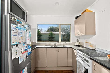 Photo of property in 49a Springs Road, Parakai, 0830