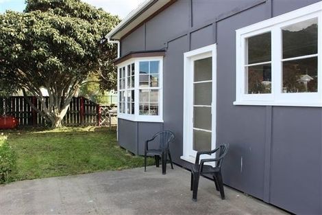 Photo of property in 73 Broadway, Picton, 7220