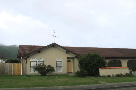 Photo of property in 2a Stuart Street, Waikanae, 5036