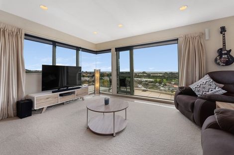 Photo of property in 3a Hillcrest Street, Glen Avon, New Plymouth, 4312