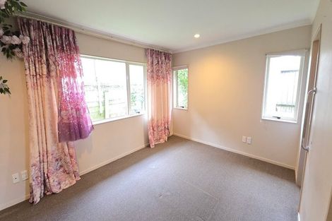 Photo of property in 21 Edgewood Way, Henderson, Auckland, 0612