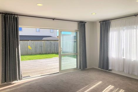 Photo of property in 74 Keri Vista Rise, Papakura, 2110