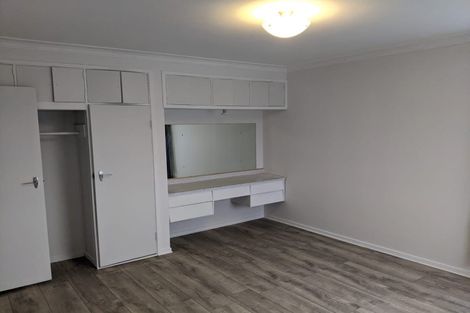 Photo of property in 21 Lyndhurst Road, Te Atatu South, Auckland, 0610