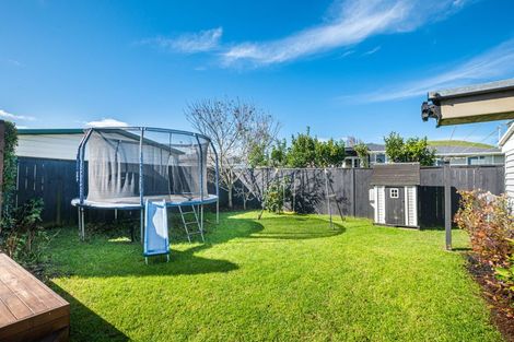 Photo of property in 10 Dalry Place, Mangere Bridge, Auckland, 2022