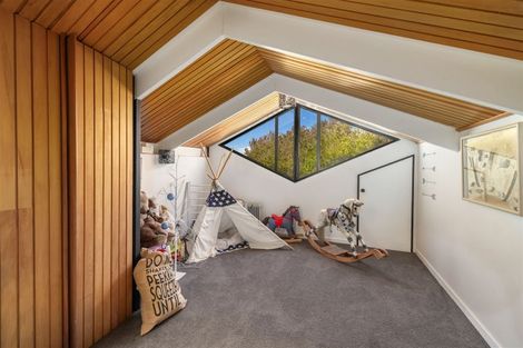 Photo of property in 14 Highbank Lane, Mount Pleasant, Christchurch, 8081