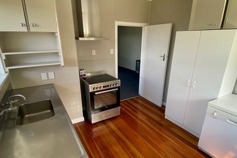 Photo of property in 3 Salford Street, Newlands, Wellington, 6037