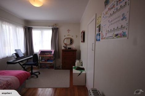 Photo of property in 44 Amberley Avenue, Te Atatu South, Auckland, 0610