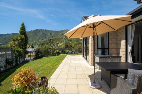 Photo of property in 10 Admiralty Place, Waikawa, Picton, 7220