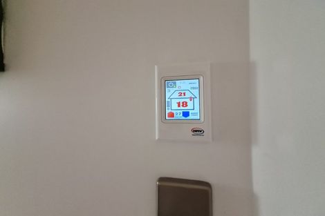 Photo of property in 31 Mandeville Place, Unsworth Heights, Auckland, 0632