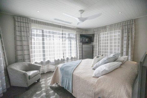 Photo of property in 32 Wallis Street, Raglan, 3225