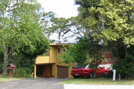 Photo of property in 14 Valkyria Place, Beach Haven, Auckland, 0626