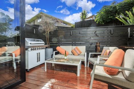 Photo of property in 22 Yule Place, Massey, Auckland, 0614