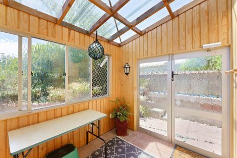Photo of property in 10 Titoki Road, Waikanae Beach, Waikanae, 5036