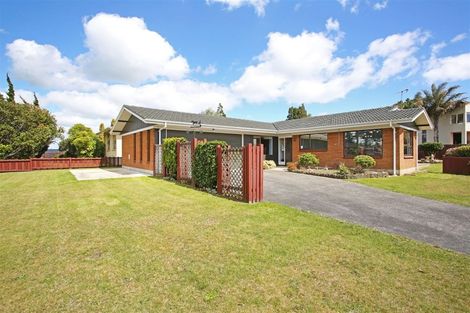 Photo of property in 1 Sunshine Place, Papakura, 2110