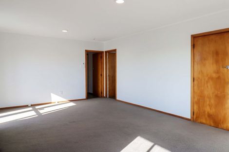 Photo of property in 60 Stewart Drive, Newlands, Wellington, 6037