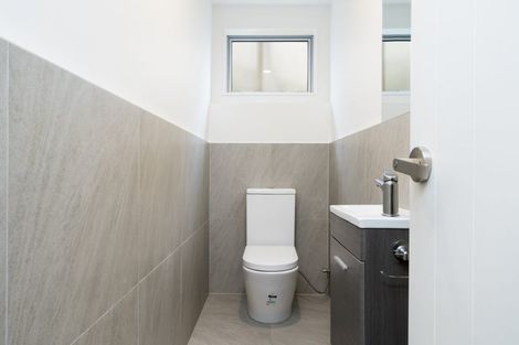 Photo of property in 25 View Road, Henderson, Auckland, 0612