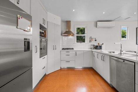 Photo of property in 180 Brooklands Road, Vogeltown, New Plymouth, 4310