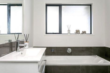 Photo of property in 293 Tauhara Ridge Drive, Richmond Heights, Taupo, 3330