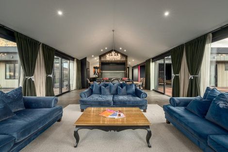 Photo of property in 16 Runholder Rise, Jacks Point, 9371