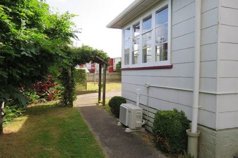 Photo of property in 62 Omata Road, Marfell, New Plymouth, 4310