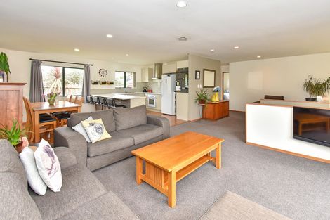 Photo of property in 1/10 Hilltop Road, Clover Park, Auckland, 2019