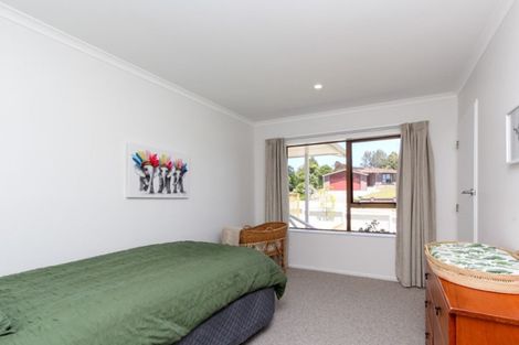 Photo of property in 60 Karina Road, Merrilands, New Plymouth, 4312