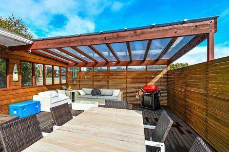 Photo of property in 18 Walpole Avenue, Hillpark, Auckland, 2102