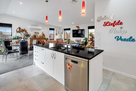 Photo of property in 11 Te Paea Crescent, Papamoa Beach, Papamoa, 3118