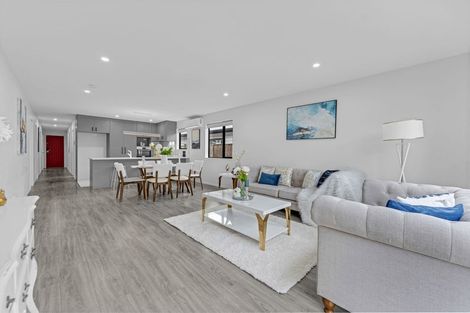 Photo of property in 14 Noia Way, Karaka, Papakura, 2113