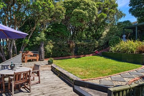 Photo of property in 1 Victory Crescent, Tawa, Wellington, 5028