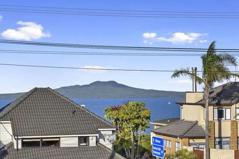 Photo of property in 1/148 Beach Road, Campbells Bay, Auckland, 0630