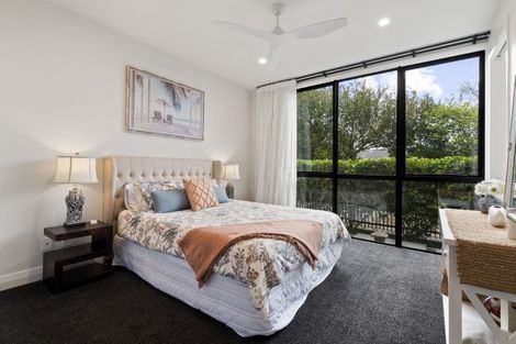 Photo of property in 90 Marine Parade, Mellons Bay, Auckland, 2014