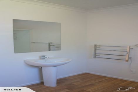 Photo of property in 24 Waipani Road, Te Atatu Peninsula, Auckland, 0610