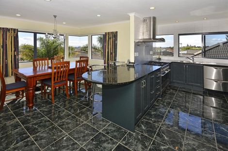 Photo of property in 13 Sesame Grove, Goodwood Heights, Auckland, 2105