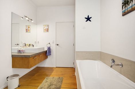 Photo of property in 5 Debenham Drive, Whitianga, 3510