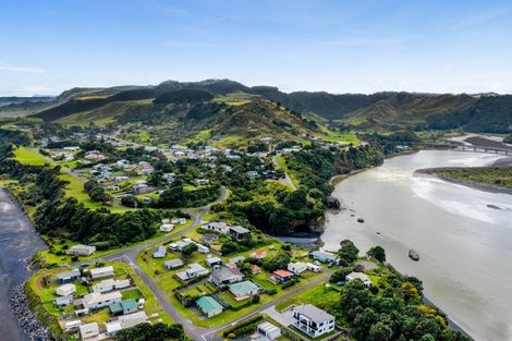Photo of property in 6 Tokopapa Street, Mokau, 4376