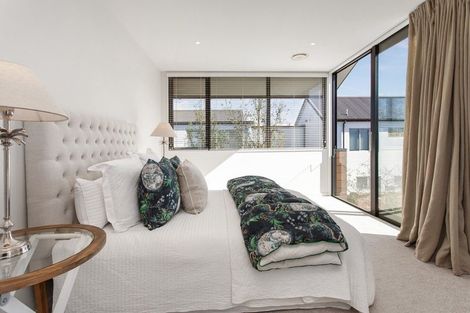 Photo of property in 96 Merivale Lane, Merivale, Christchurch, 8014