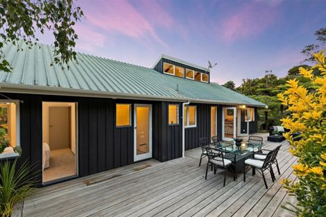 Photo of property in 70 Heathcote Road, Castor Bay, Auckland, 0620