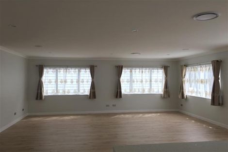 Photo of property in 81 Lake Road, Northcote, Auckland, 0627