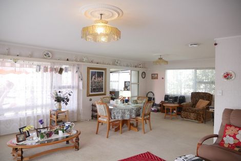 Photo of property in 6 Birdie Place, Red Beach, 0932