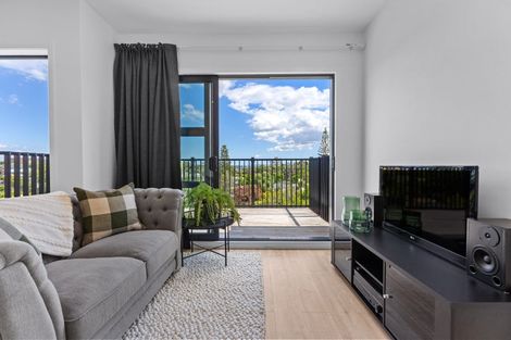 Photo of property in 402/553c Glenfield Road, Glenfield, Auckland, 0629