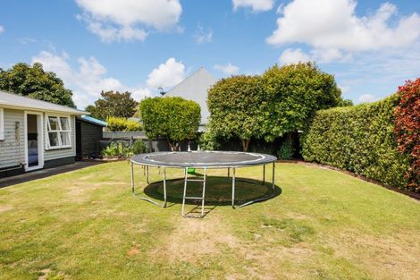 Photo of property in 2 Anzio Place, Awapuni, Palmerston North, 4412