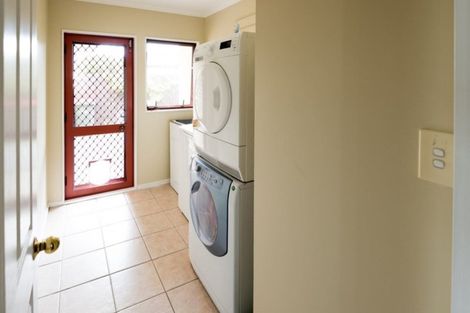 Photo of property in 27 Glenross Drive, Wattle Downs, Auckland, 2103