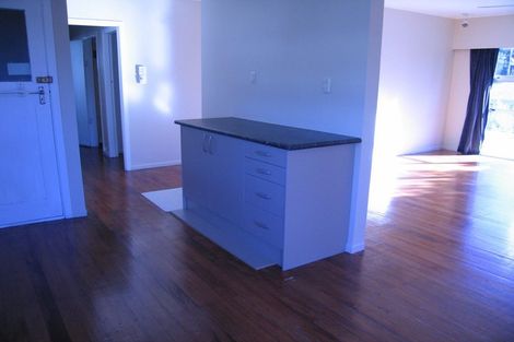 Photo of property in 9 Beazley Place, Glendene, Auckland, 0602