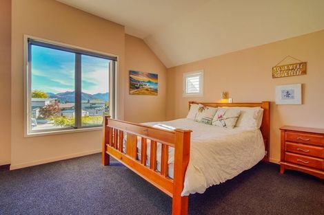 Photo of property in 9 Meadowbrook Place, Wanaka, 9305